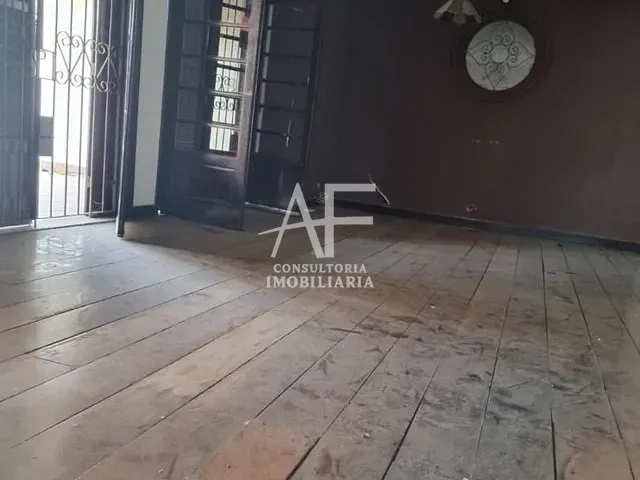 Casa com 396m², à venda, no bairro São Benedito em Pindamonhangaba