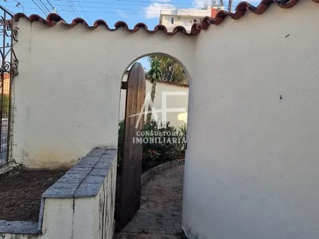 Casa com 396m², à venda, no bairro São Benedito em Pindamonhangaba