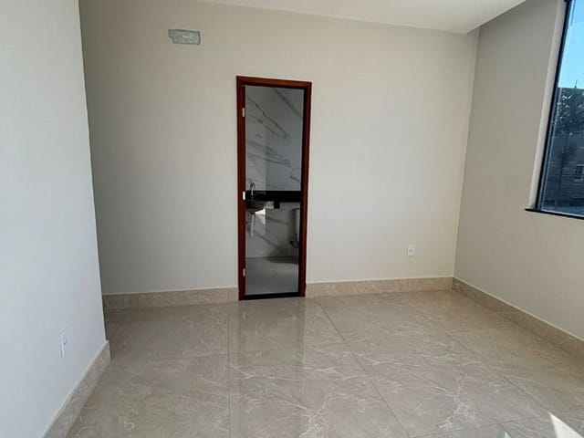 Casa com 110m² 3 quartos e 4 banheiros, à venda, no bairro Costa Azul em Rio das Ostras