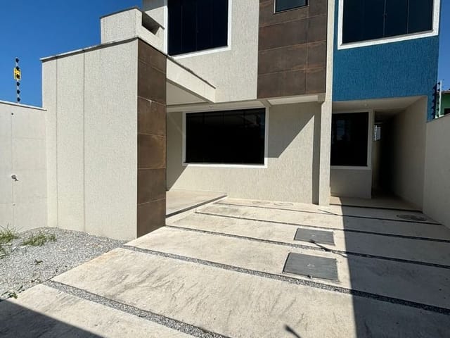 Casa com 110m² 3 quartos e 4 banheiros, à venda, no bairro Costa Azul em Rio das Ostras
