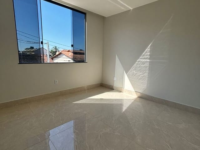 Casa com 110m² 3 quartos e 4 banheiros, à venda, no bairro Costa Azul em Rio das Ostras