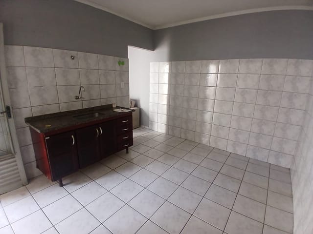 Casa com 250m² 2 quartos e 1 banheiro, para alugar, no bairro Parque Valença I em Campinas