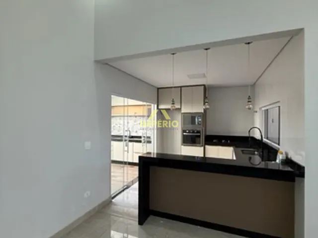 Casa com 180m² 3 quartos e 2 banheiros, para alugar, no bairro Jardim Guarujá em Salto