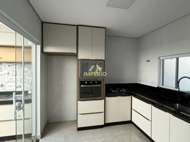 Casa com 180m² 3 quartos e 2 banheiros, para alugar, no bairro Jardim Guarujá em Salto