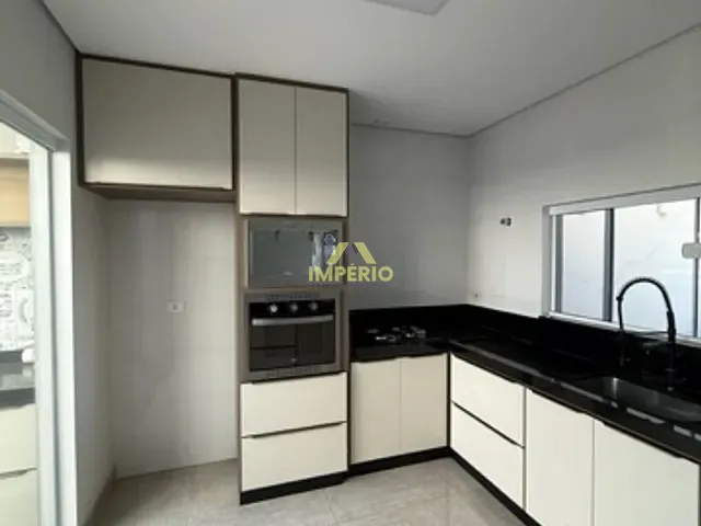 Casa com 180m² 3 quartos e 2 banheiros, para alugar, no bairro Jardim Guarujá em Salto
