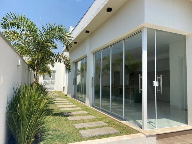 Casa com 474m² 4 quartos e 4 banheiros, à venda ou para alugar, no bairro Condomínio Florais Cuiabá Residencial em Cuiabá