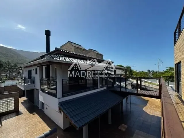 Casa 8 quartos e 9 banheiros, à venda, no bairro Praia de Fora em Palhoça
