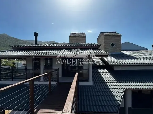 Casa 8 quartos e 9 banheiros, à venda, no bairro Praia de Fora em Palhoça