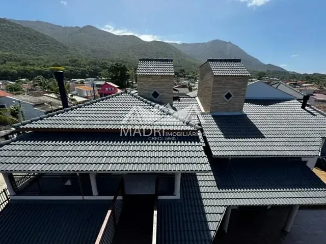 Casa 8 quartos e 9 banheiros, à venda, no bairro Praia de Fora em Palhoça