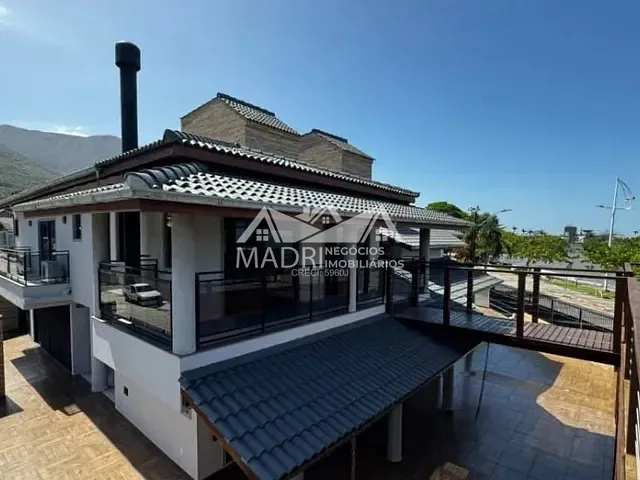 Casa 8 quartos e 9 banheiros, à venda, no bairro Praia de Fora em Palhoça