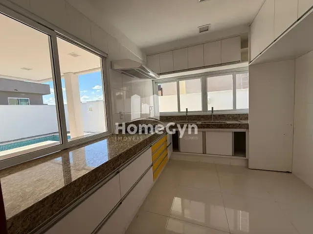 Casa com 390m² 4 quartos e 5 banheiros, à venda, no bairro Jardins Valência em Goiânia