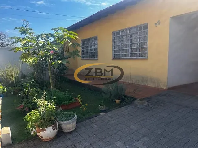 Casa com 300m² 3 quartos e 2 banheiros, à venda, no bairro Santa Mônica em Londrina