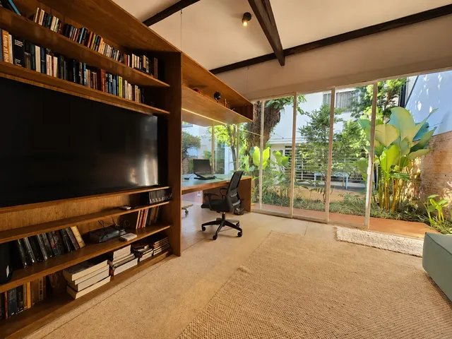 Casa com 300m² 3 quartos e 5 banheiros, para alugar, no bairro Vila Nova Conceição em São Paulo