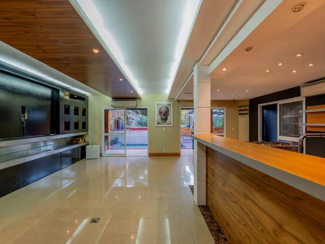 Casa com 300m² 3 quartos e 5 banheiros, à venda, no bairro Tamboré em Barueri