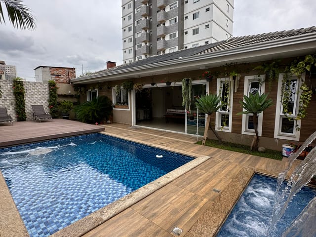 Casa com 462m² 5 quartos e 6 banheiros, à venda, no bairro Estrela em Ponta Grossa