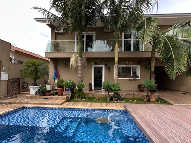 Casa com 462m² 5 quartos e 6 banheiros, à venda, no bairro Estrela em Ponta Grossa