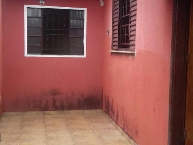 Casa 3 quartos e 1 banheiro, para alugar, no bairro Jardim Silvino em Cambé