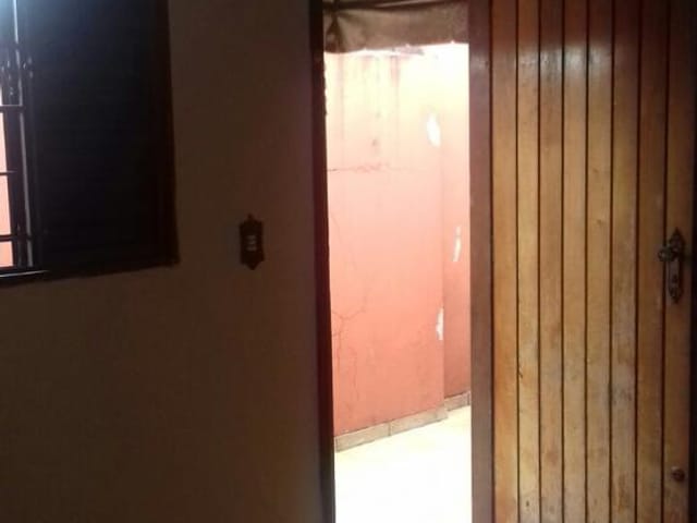 Casa 3 quartos e 1 banheiro, para alugar, no bairro Jardim Silvino em Cambé