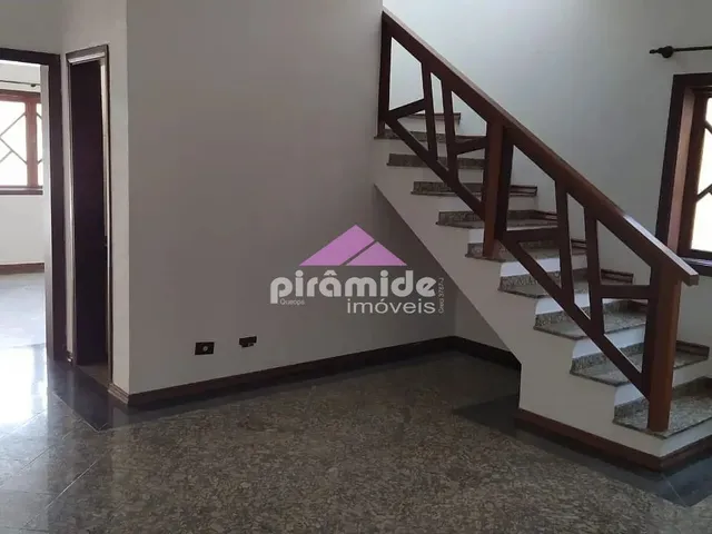 Casa com 300m² 6 quartos e 5 banheiros, à venda, no bairro Jardim Santa Maria em Jacareí