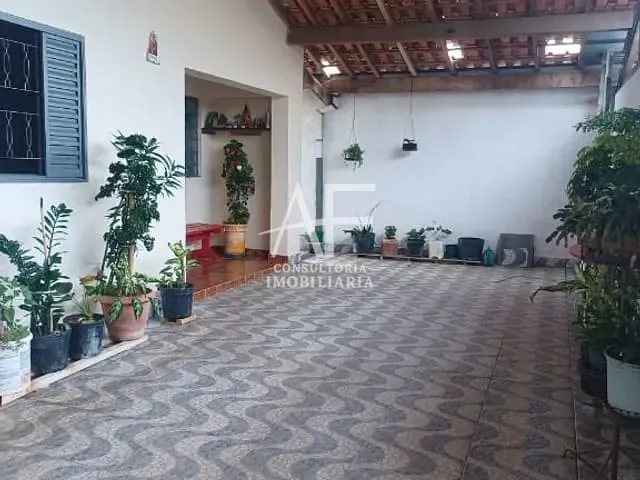 Casa com 250m² 3 quartos e 2 banheiros, à venda, no bairro Jardim Bela Vista em Taubaté