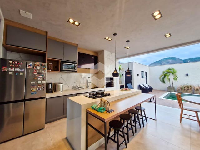 Casa 4 quartos e 6 banheiros, à venda, no bairro Recreio dos Bandeirantes em Rio de Janeiro