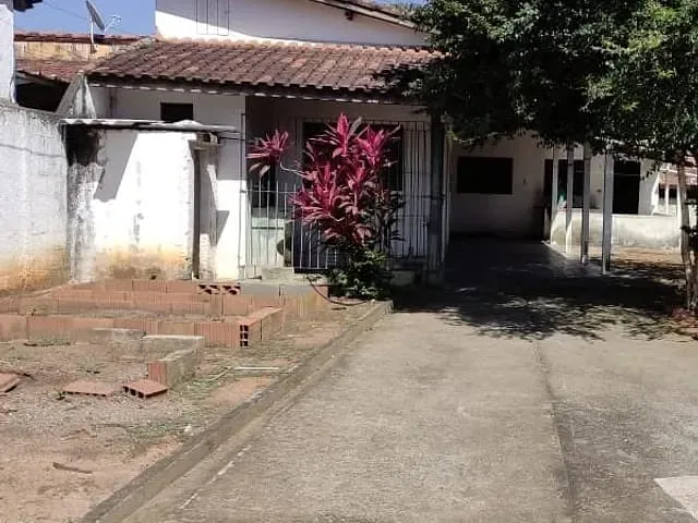 Casa com 300m² 2 quartos e 1 banheiro, à venda, no bairro Cidade Nova em Pindamonhangaba