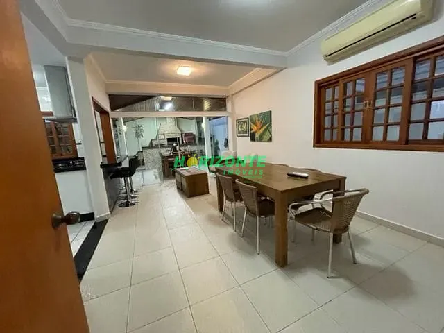 Casa com 276m² 3 quartos e 4 banheiros, à venda, no bairro Urbanova em São José dos Campos