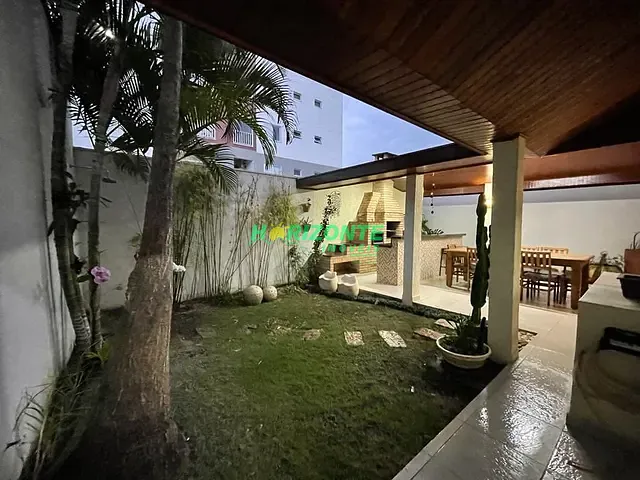 Casa com 276m² 3 quartos e 4 banheiros, à venda, no bairro Urbanova em São José dos Campos
