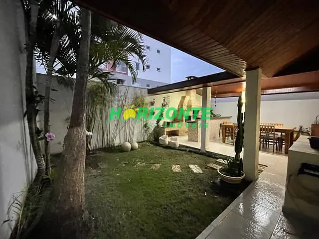Casa com 276m² 3 quartos e 4 banheiros, à venda, no bairro Urbanova em São José dos Campos