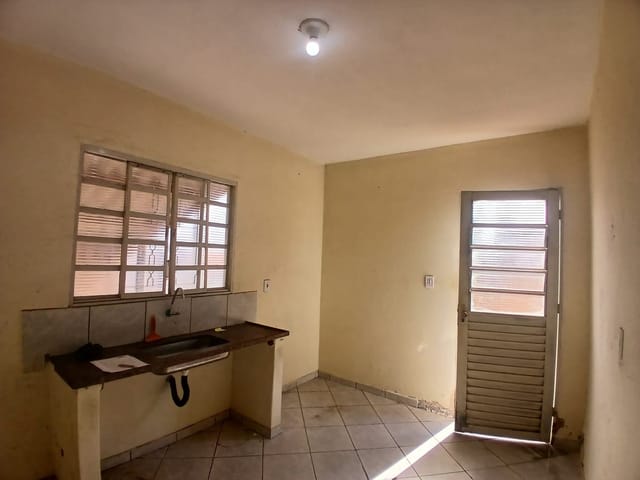 Casa 1 quarto e 1 banheiro, para alugar, no bairro Parque Valença I em Campinas