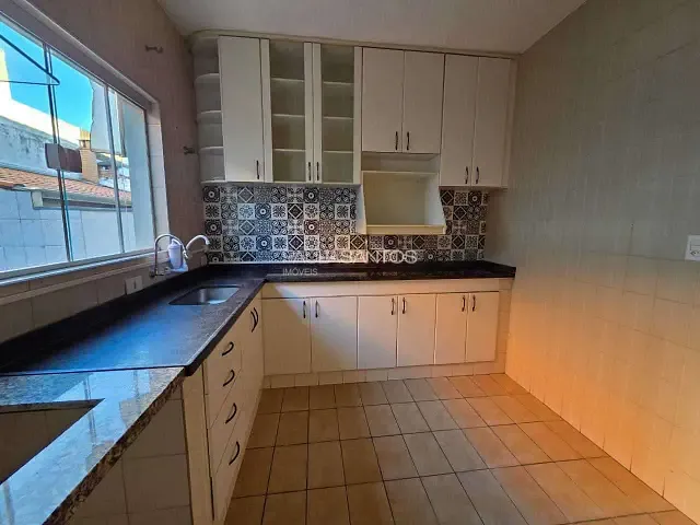 Casa 3 quartos e 4 banheiros, para alugar, no bairro Jardim Saira em Sorocaba