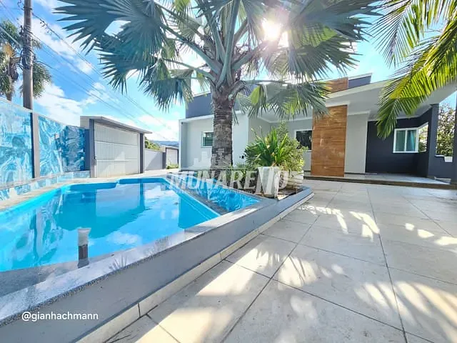 Casa com 500m² 4 quartos e 4 banheiros, à venda, no bairro Centro em Piratuba