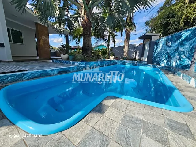Casa com 500m² 4 quartos e 4 banheiros, à venda, no bairro Centro em Piratuba