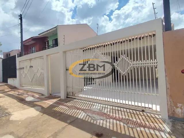 Casa com 250m² 3 quartos e 3 banheiros, à venda, no bairro Jardim Maria Celina em Londrina
