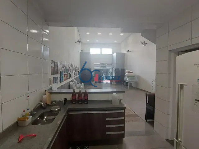 Casa com 201m² 1 quarto e 2 banheiros, à venda, no bairro Vila Saibreiro em Rio Claro