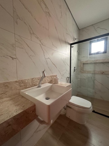 Casa 3 quartos e 4 banheiros, à venda, no bairro Jardim Imperial em Cuiabá