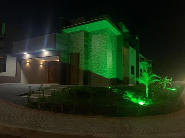 Casa 3 quartos e 2 banheiros, para alugar, no bairro Loteamento Morada das Flores em Cambé