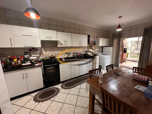 Casa com 250m² 3 quartos e 2 banheiros, à venda, no bairro Leonor em Londrina