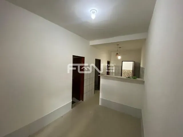 Casa 2 quartos e 1 banheiro, à venda, no bairro Camaçari de Dentro em Camaçari