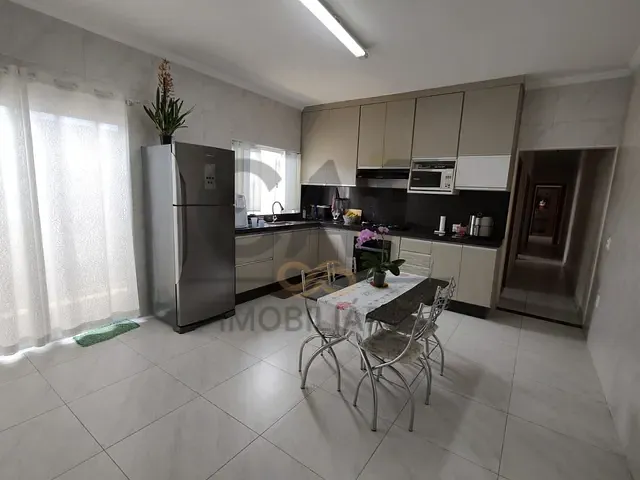 Casa com 200m² 3 quartos e 2 banheiros, à venda, no bairro Vila Primavera em Jaguariúna
