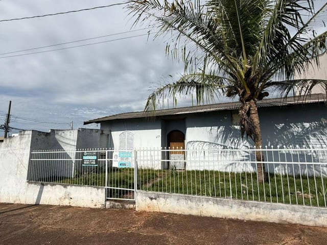 Casa com 304m² 2 quartos e 1 banheiro, à venda ou para alugar, no bairro Vila Santana em Cambé