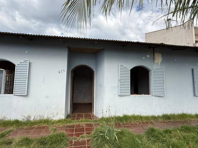 Casa com 304m² 2 quartos e 1 banheiro, à venda ou para alugar, no bairro Vila Santana em Cambé
