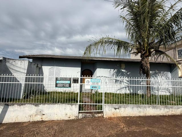 Casa com 304m² 2 quartos e 1 banheiro, à venda ou para alugar, no bairro Vila Santana em Cambé