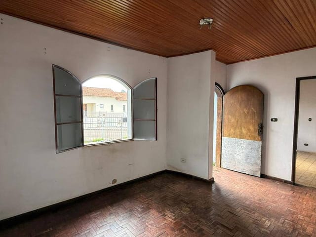 Casa com 304m² 2 quartos e 1 banheiro, à venda ou para alugar, no bairro Vila Santana em Cambé