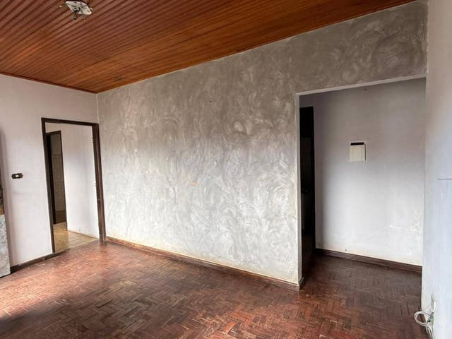 Casa com 304m² 2 quartos e 1 banheiro, à venda ou para alugar, no bairro Vila Santana em Cambé