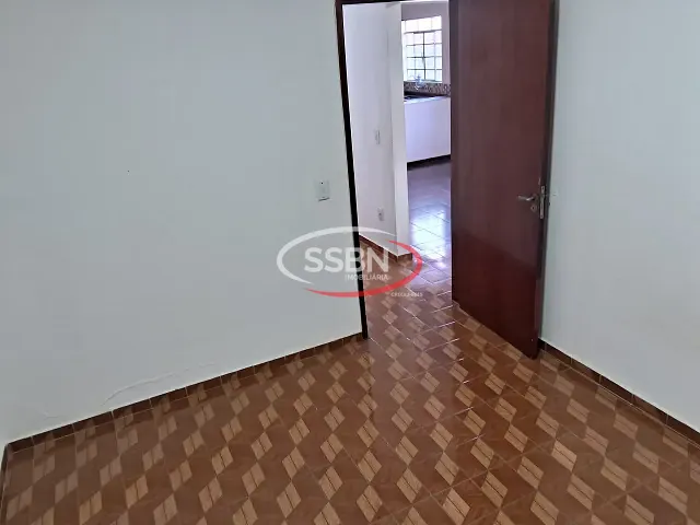 Casa 3 quartos e 2 banheiros, para alugar, no bairro Jardim Santa Rosa em Nova Odessa