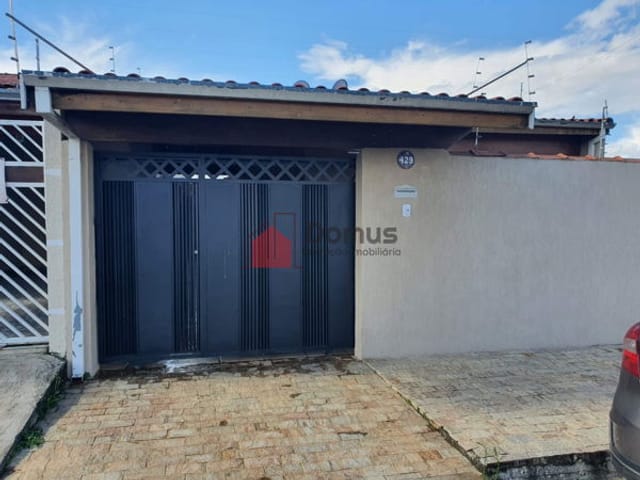 Casa à venda, no bairro Parque das Palmeiras em Pindamonhangaba