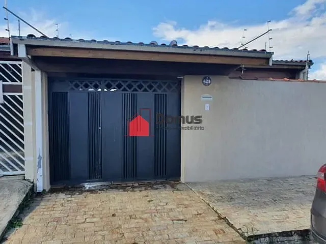 Casa à venda, no bairro Parque das Palmeiras em Pindamonhangaba