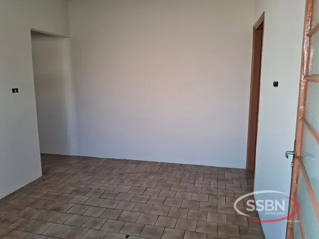 Casa 2 quartos e 1 banheiro, para alugar, no bairro Jardim Santa Rosa em Nova Odessa