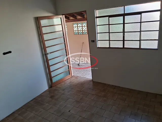 Casa 2 quartos e 1 banheiro, para alugar, no bairro Jardim Santa Rosa em Nova Odessa